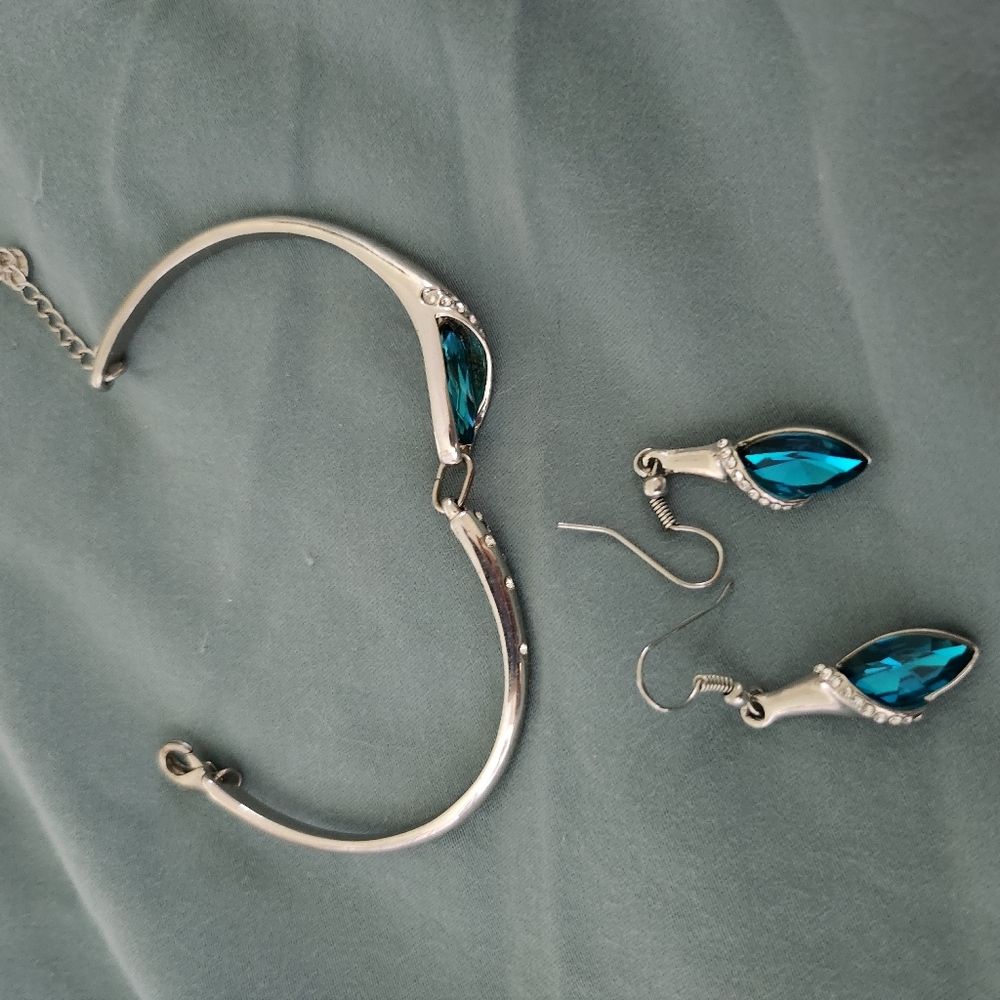 Cubic zirconia set bracelet blue & Earings